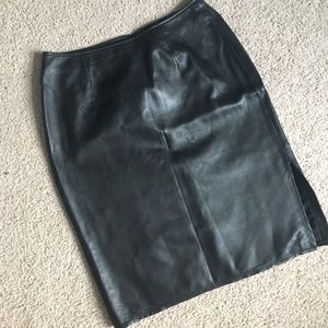 HOT HOT leather pencil skirt (8) like new!